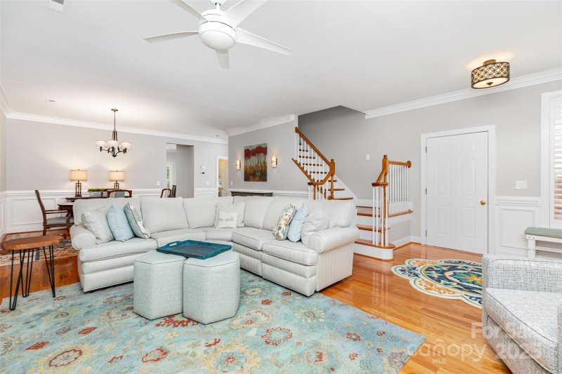 Property image 2 of 9061 Bonnie Briar Circle in Bonnie Briar, Charlotte, NC 28277