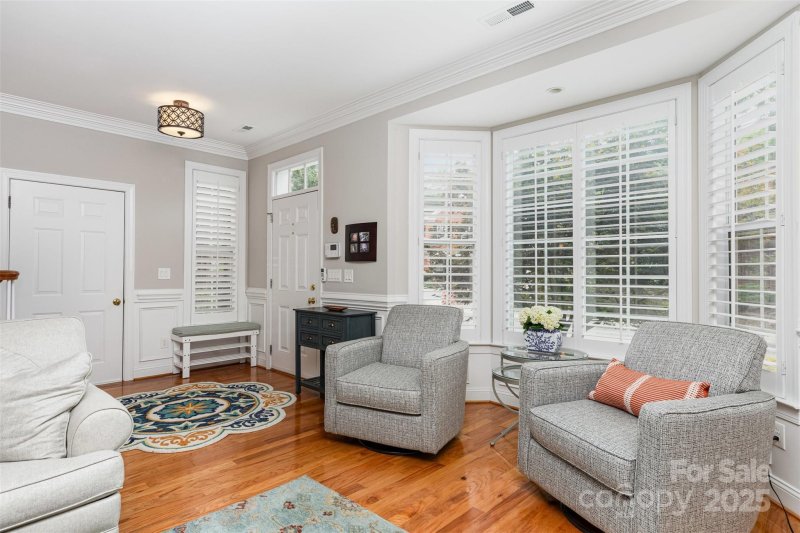 Property image 4 of 9061 Bonnie Briar Circle in Bonnie Briar, Charlotte, NC 28277