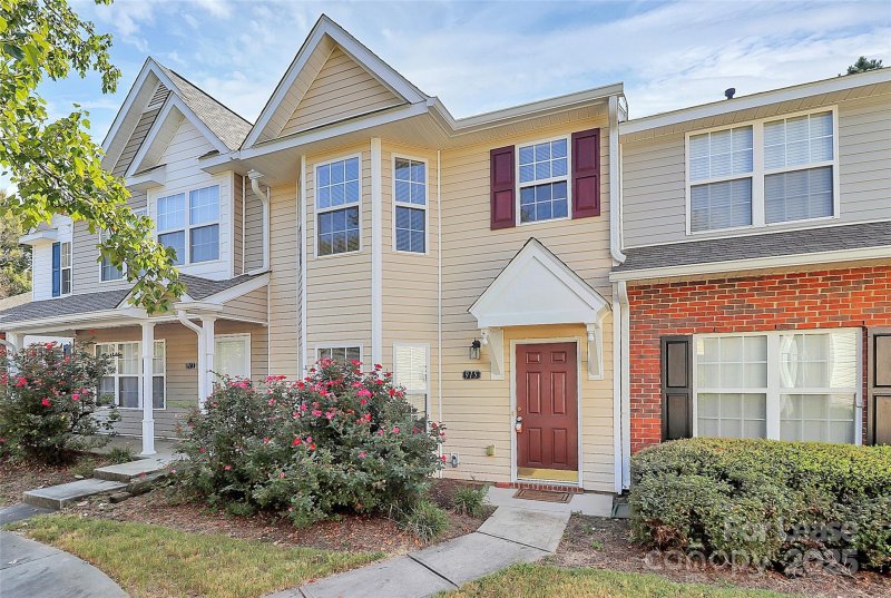 Property image 3 of 915 Par One Court in Cole Creek, Fort Mill, SC 29715