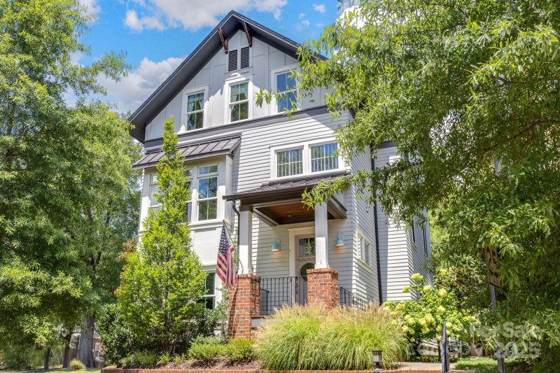 Property image 3 of 1415 Main Street in Cherry, Charlotte, NC 28204