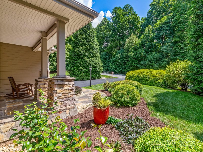 Property image 4 of 547 Pinnacle Peak Lane in Kenmure, Flat Rock, NC 28731