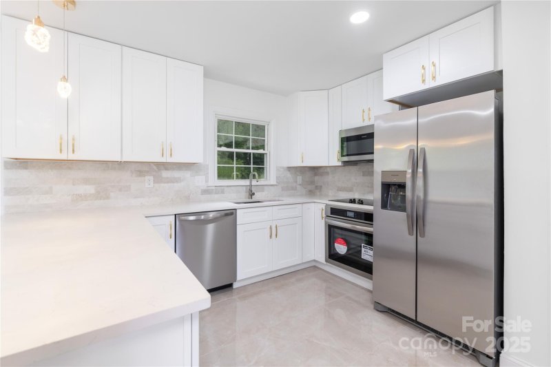 Property image 3 at 6443 Eaglecrest Road, Charlotte, NC 28212