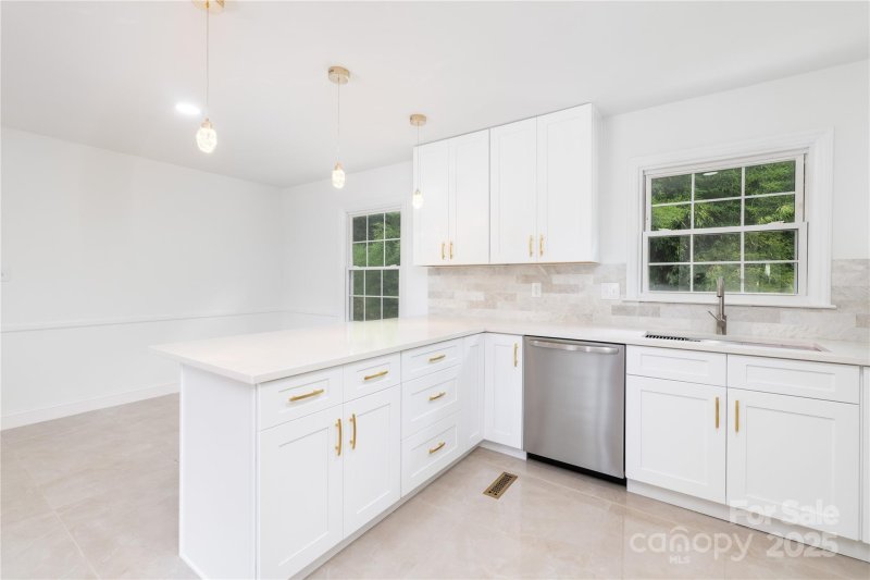 Property image 4 at 6443 Eaglecrest Road, Charlotte, NC 28212