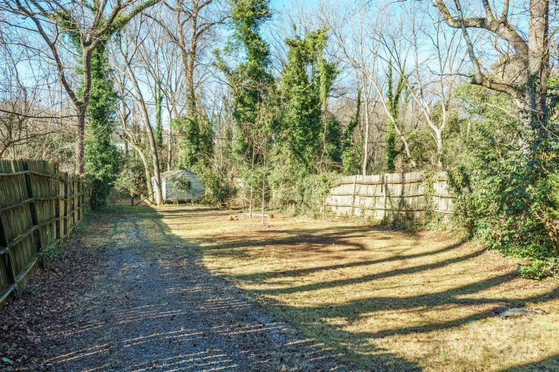 Property image 3 of 3724 Commonwealth Avenue in Commonwealth Park, Charlotte, NC 28205