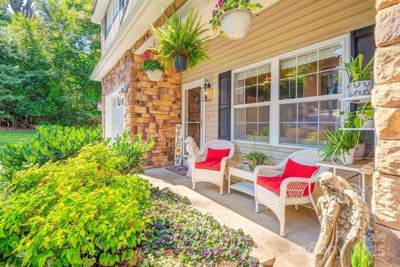 Property image 2 of 43 Kirby Road in Willow Creek Village, Asheville, NC 28806