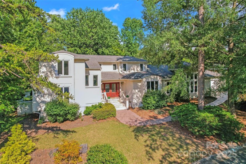 35 Heritage Drive