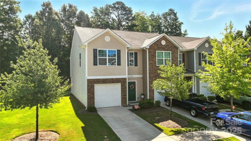 Property image 2 of 6018 Guildford Hill Lane in Guildford Townhomes, Charlotte, NC 28215