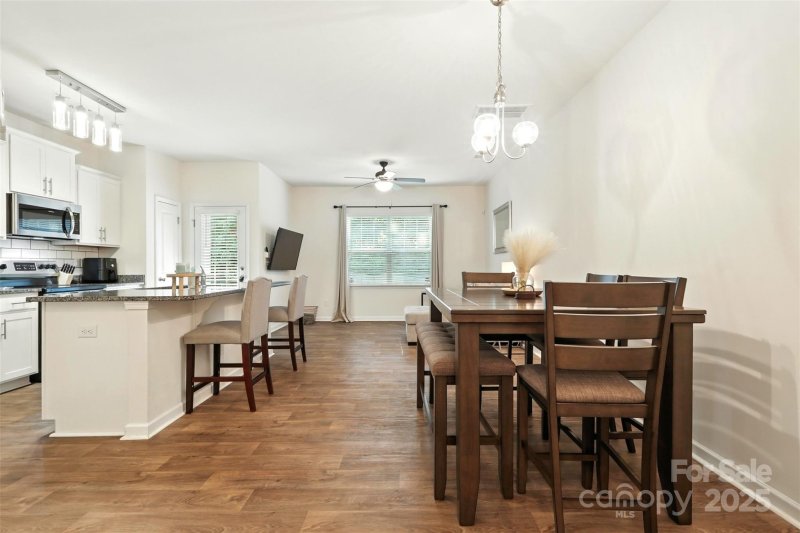 Property image 4 of 6018 Guildford Hill Lane in Guildford Townhomes, Charlotte, NC 28215