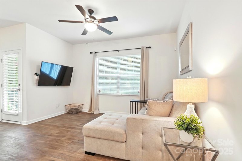 Property image 5 of 6018 Guildford Hill Lane in Guildford Townhomes, Charlotte, NC 28215