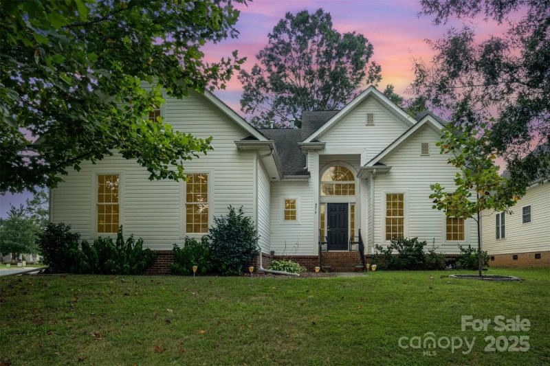 Arbor Creek, Charlotte Community