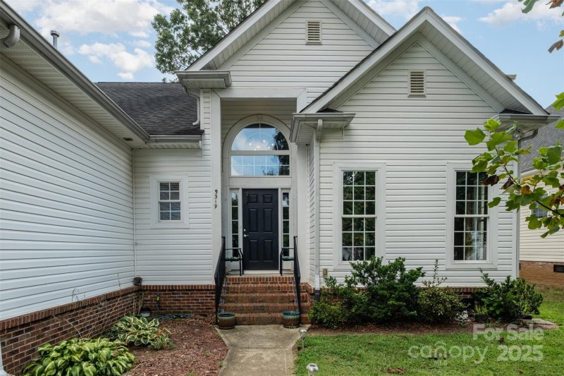 Property image 4 of 9319 Arbor Creek Drive in Arbor Creek, Charlotte, NC 28269
