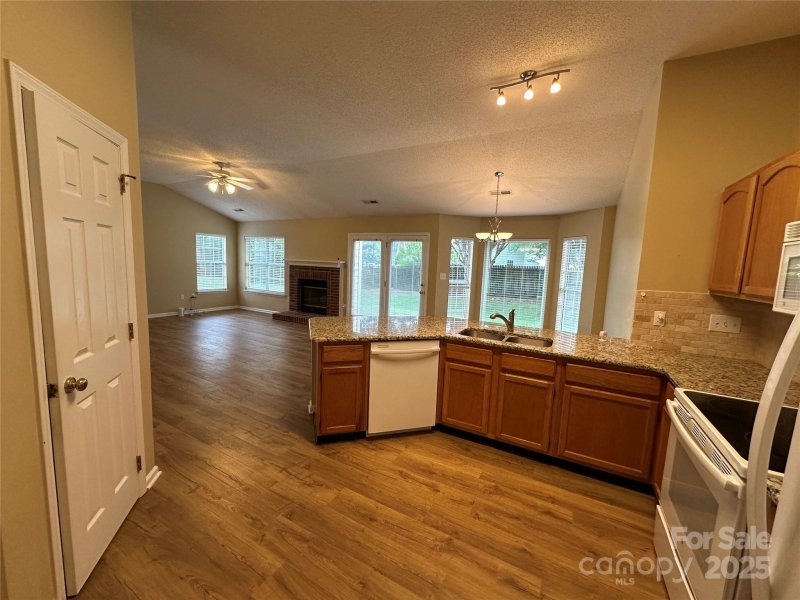 Property image 4 at 5416 Hedgecrest Place, Charlotte, NC 28269