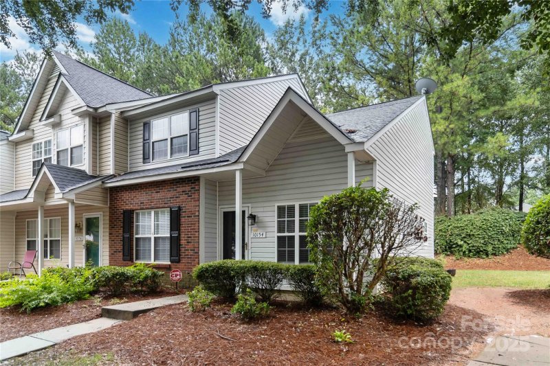 Property image 2 at 10154 Forest Landing Drive, Charlotte, NC 28213