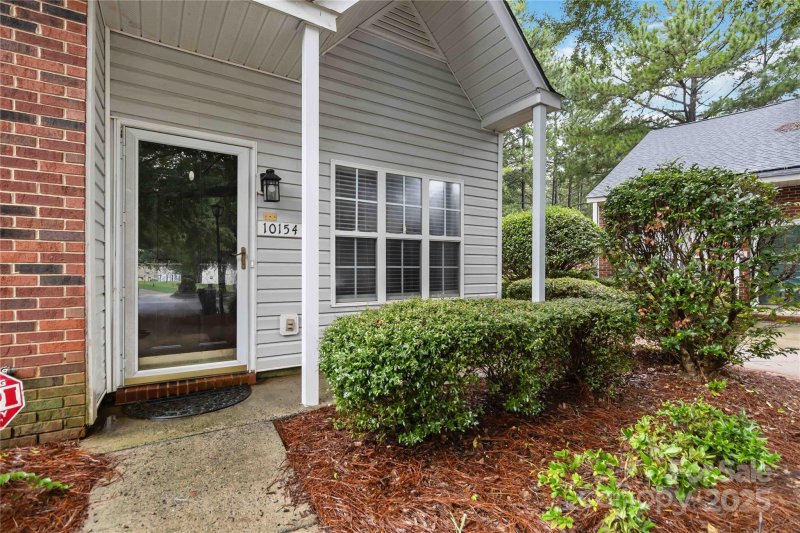Property image 3 at 10154 Forest Landing Drive, Charlotte, NC 28213