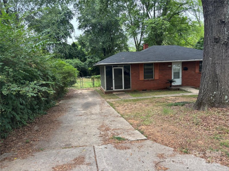 Property image 2 at 349 Fannie Circle, Charlotte, NC 28205
