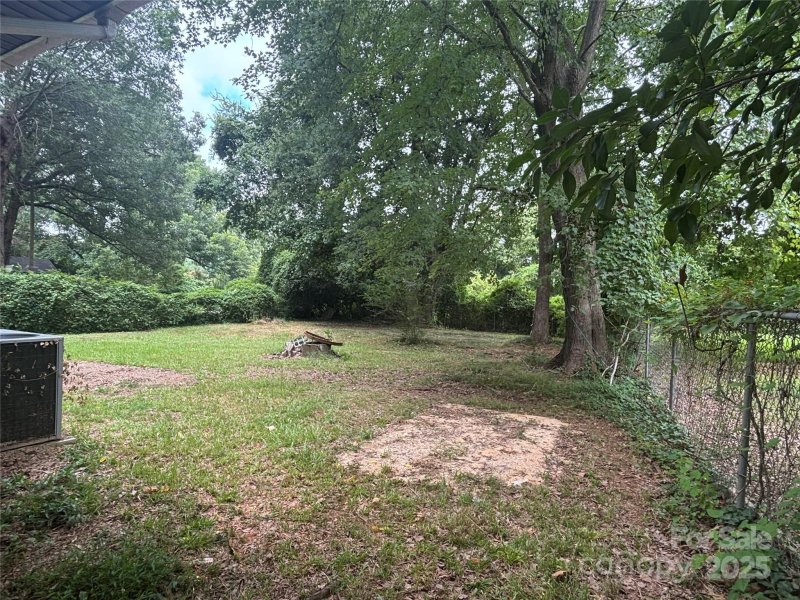 Property image 3 at 349 Fannie Circle, Charlotte, NC 28205