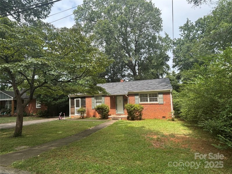 Property image 2 at 345 Fannie Circle, Charlotte, NC 28205