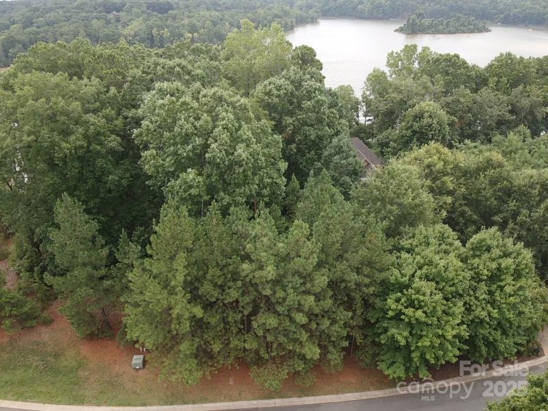 Property image 2 of 3235 Lake Pointe Drive in Reflection Pointe, Belmont, NC 28012