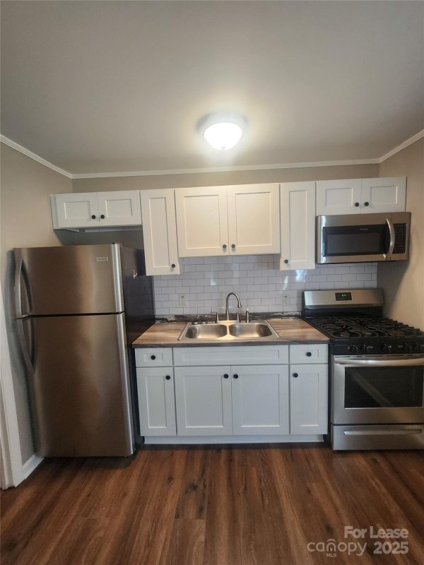 Property image 2 at 3012 Minnesota Road, Charlotte, NC 28208