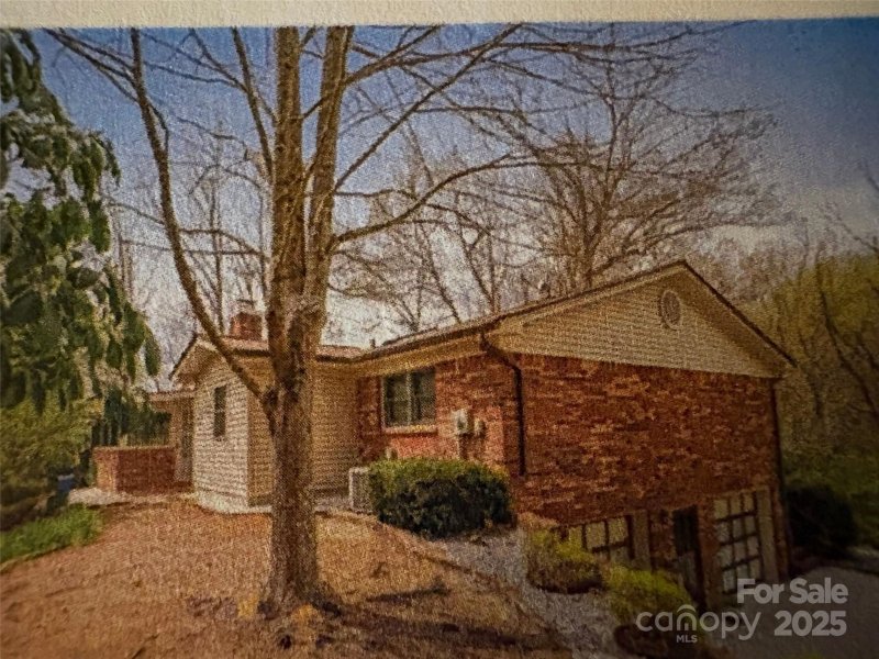 Property image 5 of 203 Haywood Knolls Drive in Haywood Knolls, Hendersonville, NC 28791