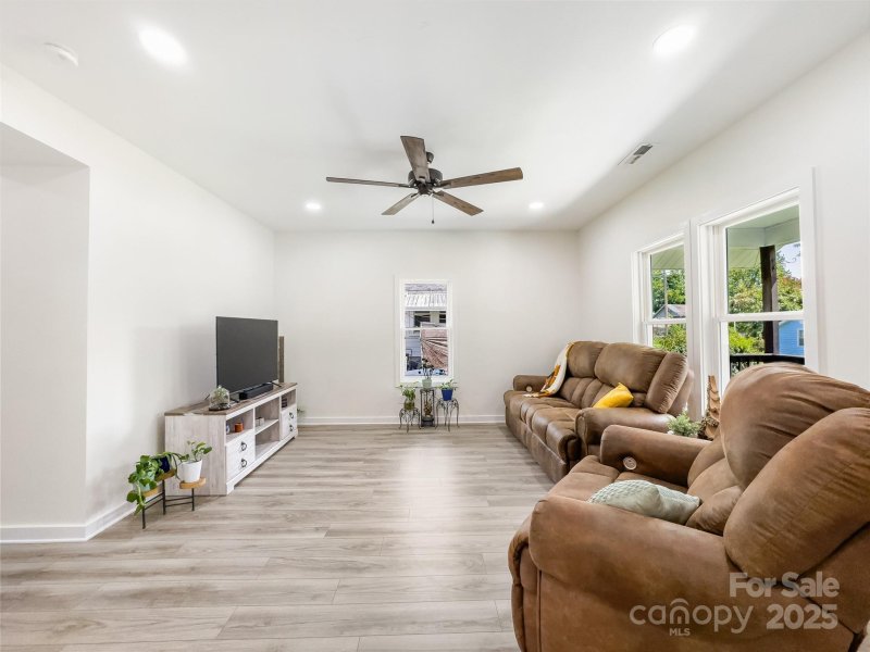 Property image 5 of 1112 W 5th Avenue in Firestone Textiles Inc, Gastonia, NC 28052