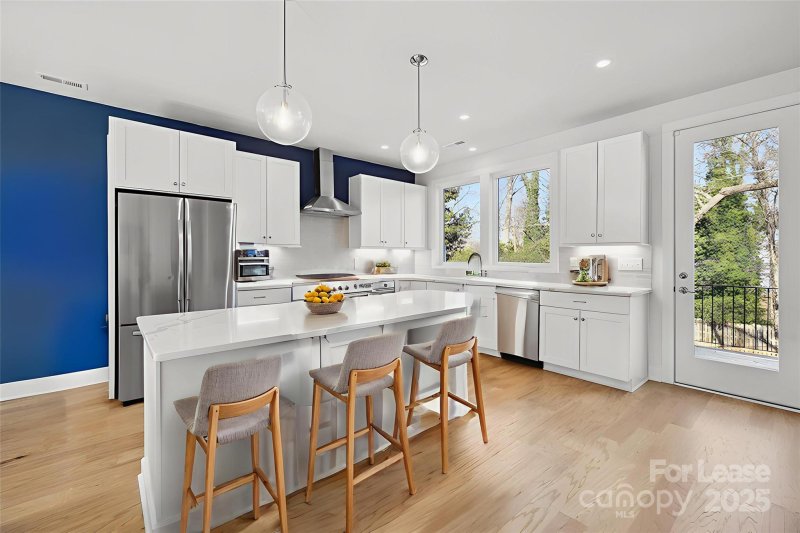 Property image 2 of 1553 Pinecrest Avenue in Commonwealth Park, Charlotte, NC 28205