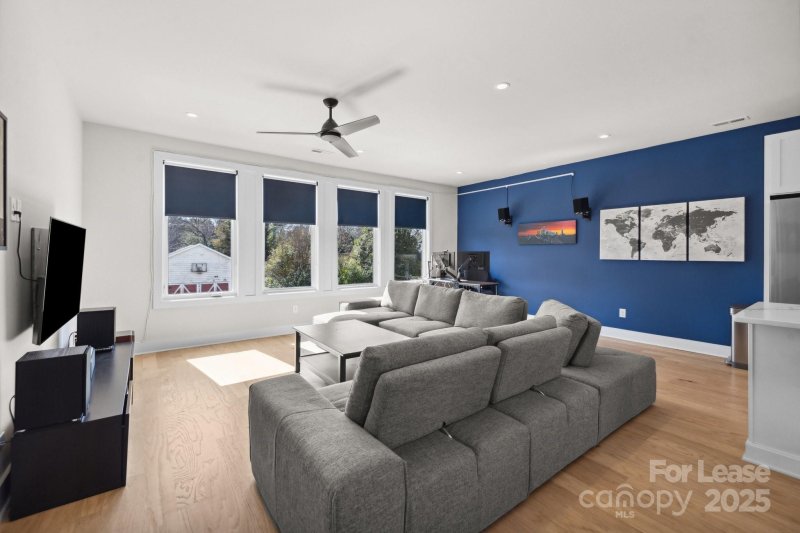 Property image 5 of 1553 Pinecrest Avenue in Commonwealth Park, Charlotte, NC 28205