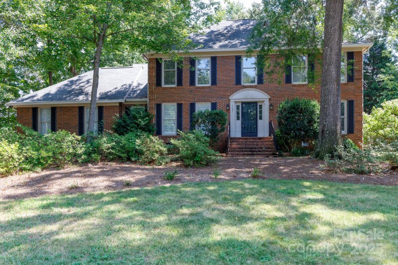 1121 Candlelight Drive