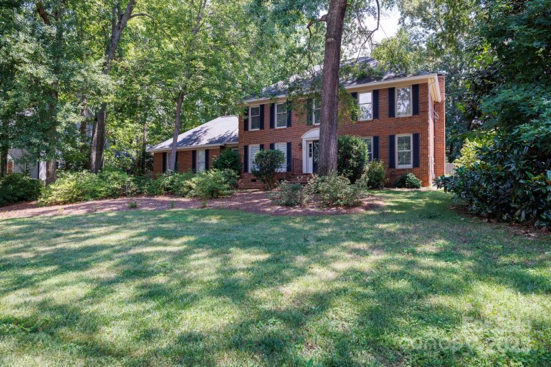 Property image 2 of 1121 Candlelight Drive in Oakhurst, Rock Hill, SC 29732