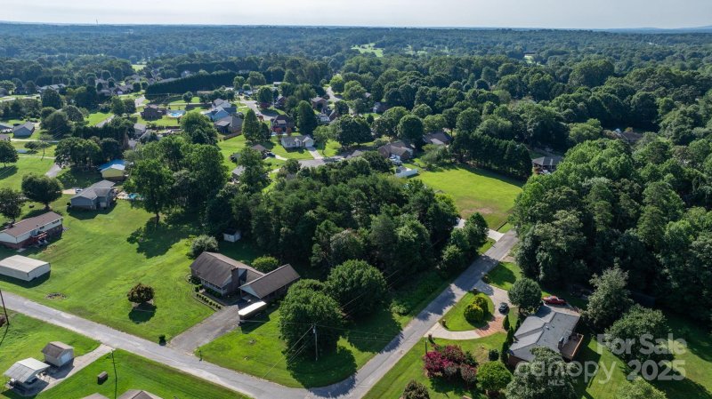 Property image 2 of 4660 33rd Street Drive in Catawba Forest, Hickory, NC 28601