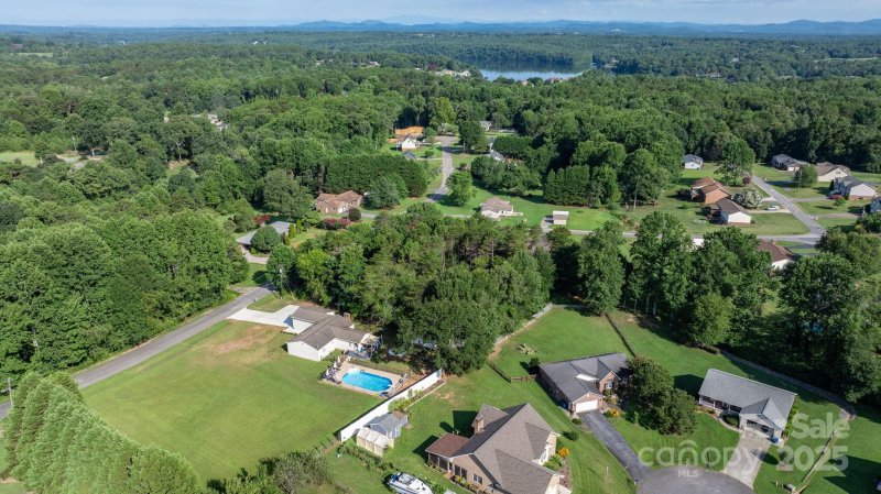 Property image 5 of 4660 33rd Street Drive in Catawba Forest, Hickory, NC 28601