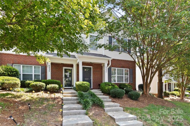 Property image 4 of 8437 Big Creek Court in Summerfield, Matthews, NC 28105