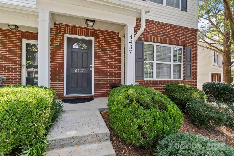 Property image 5 of 8437 Big Creek Court in Summerfield, Matthews, NC 28105