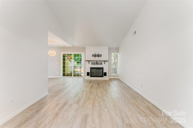 Property image 5 of 1047 Sardis Cove Drive in Sardis Cove, Charlotte, NC 28270