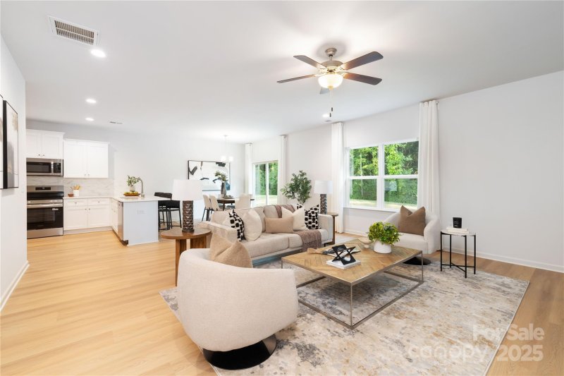 Property image 5 of 1121 Thayer Glen Court in Northway at Echo Glen, Charlotte, NC 28213