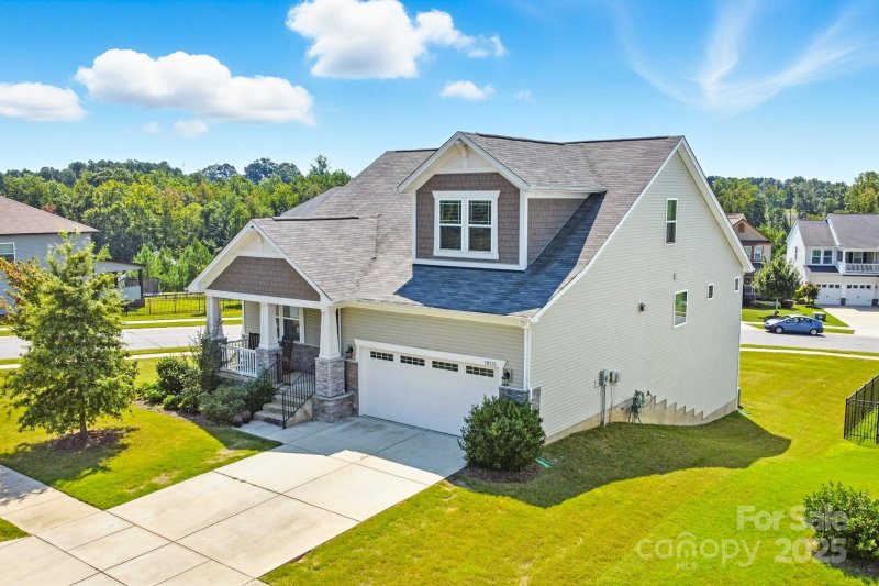 Property image 2 of 10131 Castlebrooke Drive in Castlebrooke, Concord, NC 28027