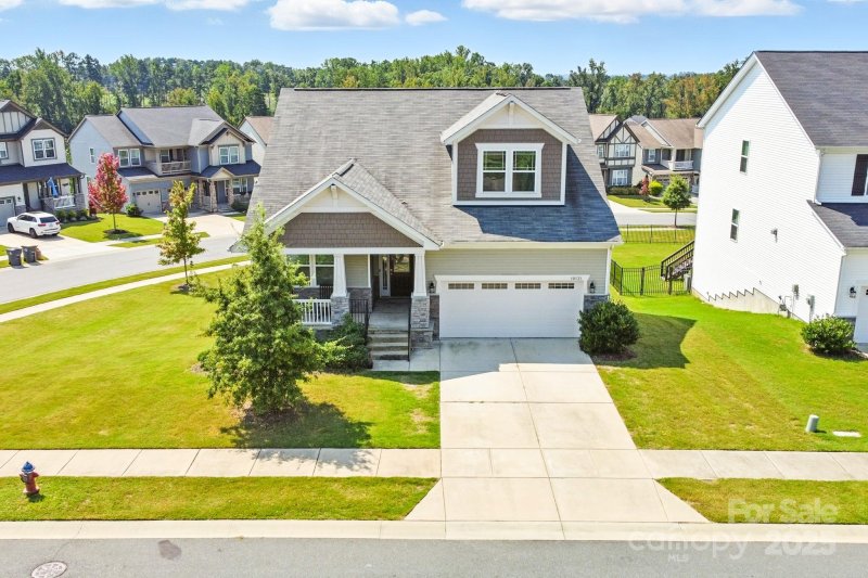 Property image 3 of 10131 Castlebrooke Drive in Castlebrooke, Concord, NC 28027