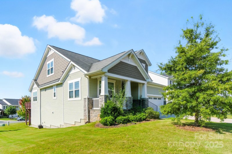 Property image 5 of 10131 Castlebrooke Drive in Castlebrooke, Concord, NC 28027