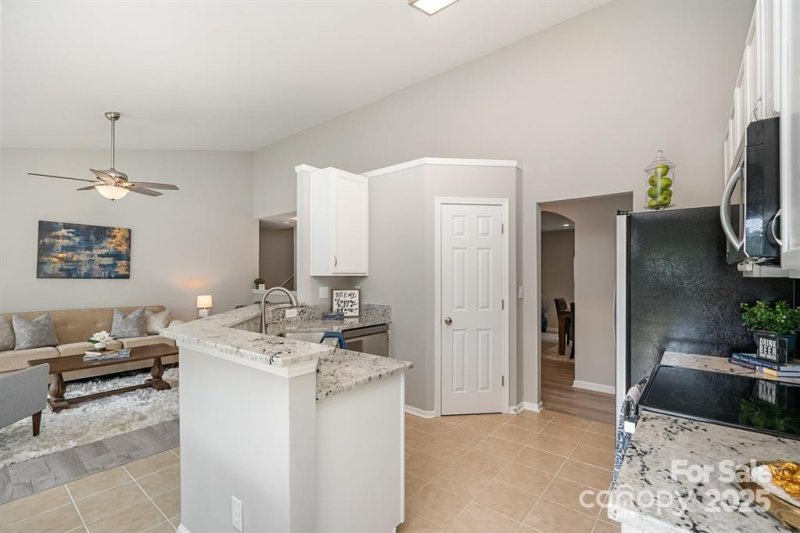 Property image 5 of 129 Bosburg Drive in Winborne, Mooresville, NC 28115