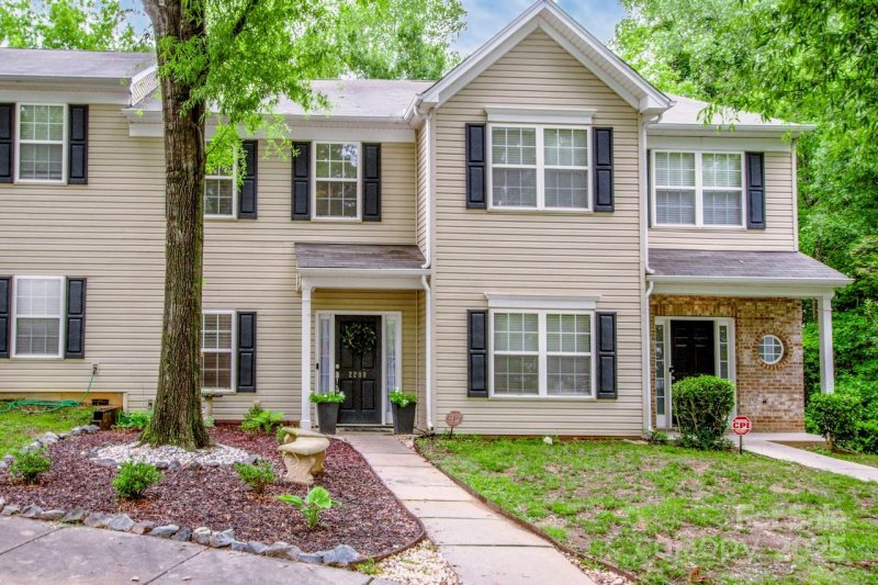 2208 Winthrop Chase Drive