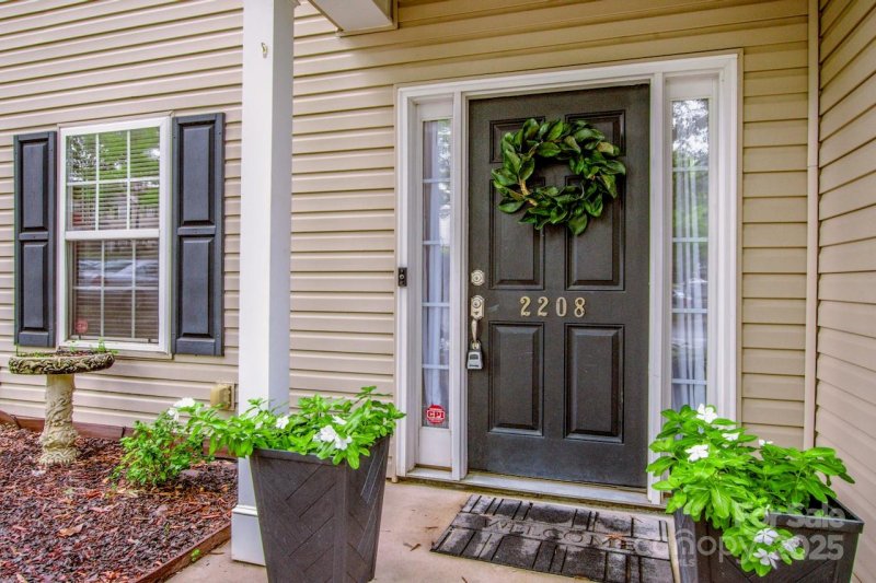 Property image 4 of 2208 Winthrop Chase Drive in Abbotts Glen, Charlotte, NC 28212