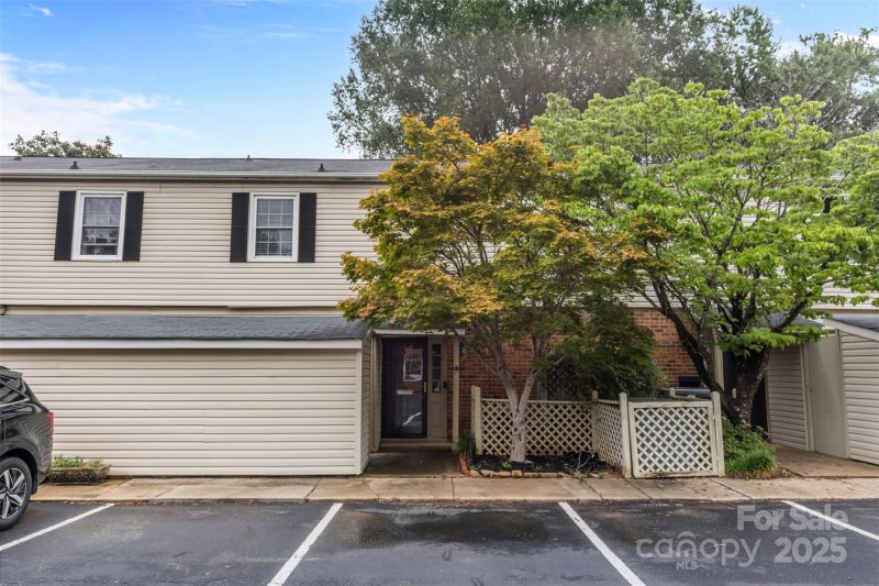 Property image 2 at 5909 Quail Hollow Road, Charlotte, NC 28210