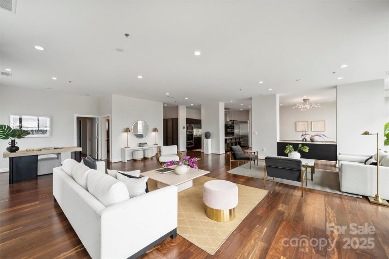 Property image 2 at 333 W Trade Street, Charlotte, NC 28202