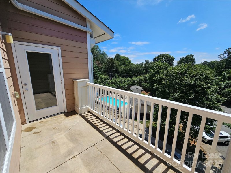 Property image 3 at 1000 E Woodlawn Road, Charlotte, NC 28209