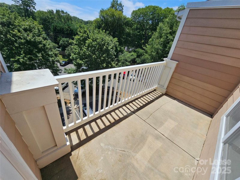 Property image 4 at 1000 E Woodlawn Road, Charlotte, NC 28209