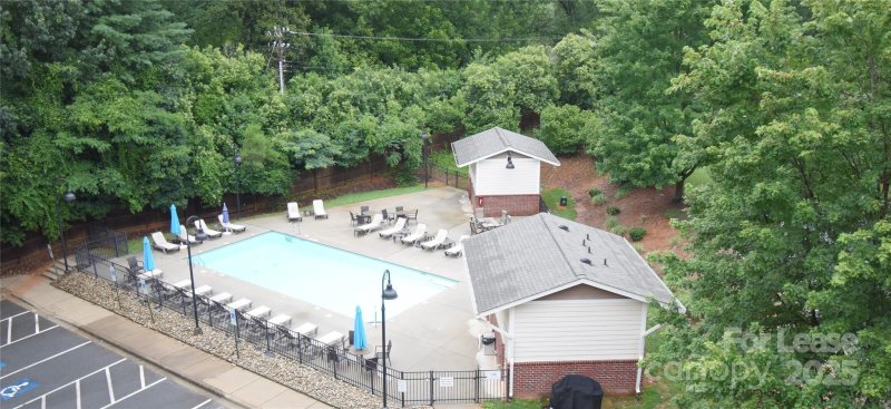 Property image 5 at 1000 E Woodlawn Road, Charlotte, NC 28209