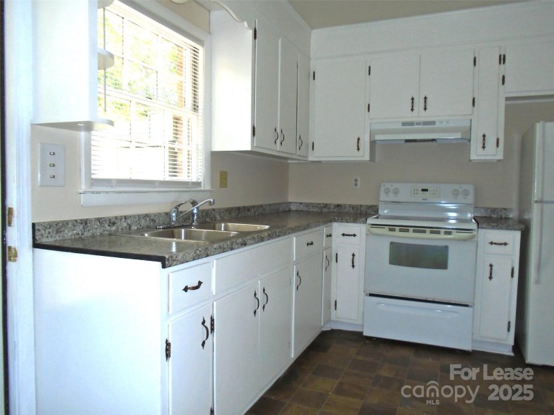 Property image 2 of 4227 Walker Road in Cotswold, Charlotte, NC 28211