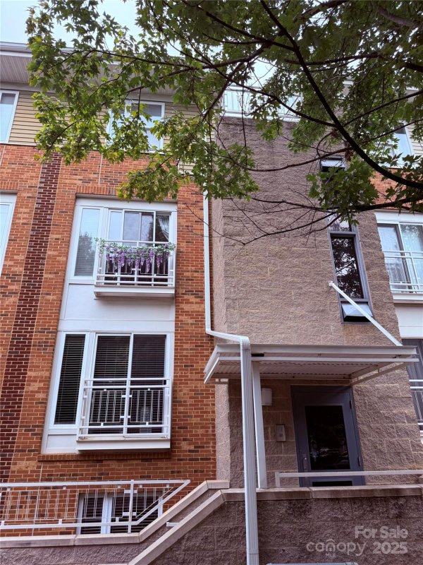 The Renaissance, Charlotte Community