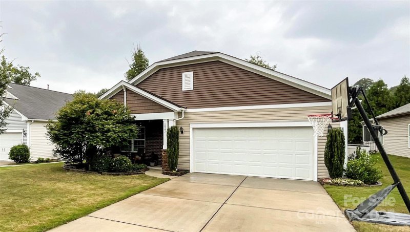 Property image 2 of 1847 Yellow Daisy Drive in Fairhaven, Matthews, NC 28104