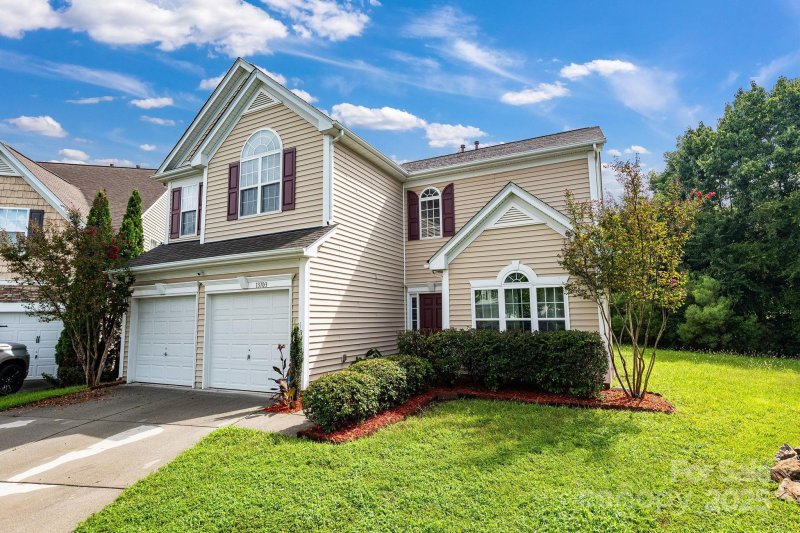 Property image 2 at 13703 Rutherglen Court, Charlotte, NC 28213
